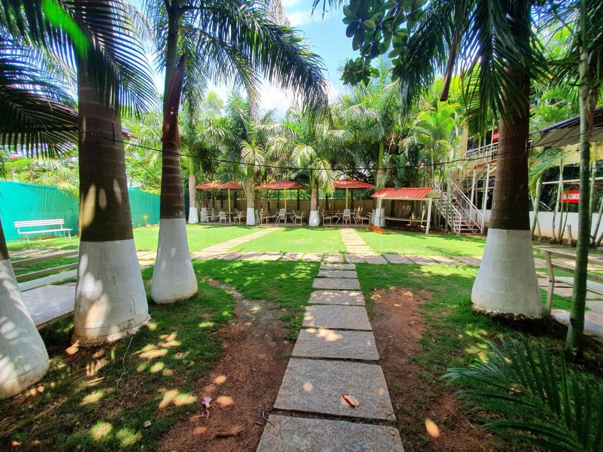 The Meenakshi Resorts Jigani Buitenkant foto